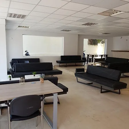 بيت شباب And Beds