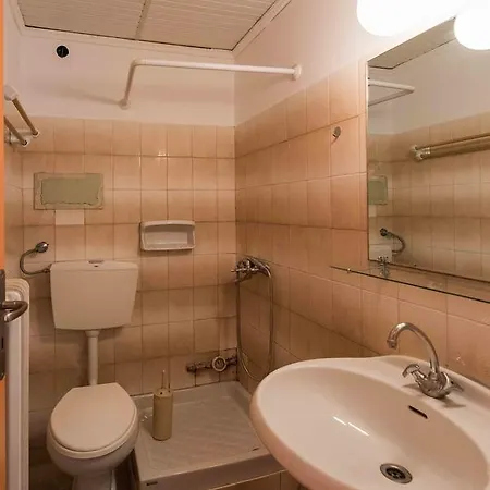 Hostel And Beds